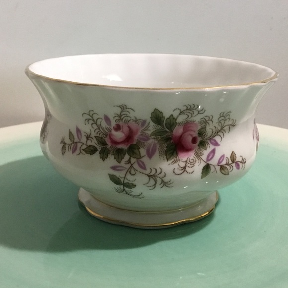 Vintage Royal Albert Lavender Rose small sugar bowl - Picture 5 of 9